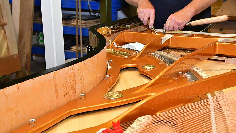 Handwerkskunst und Handarbeit seit 1849: Die Seiler Pianofortefabrik in Kitzingen gehört zu den traditionsreichen Klavierproduzenten in Deutschland.