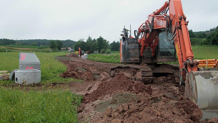 Nach dem Kanalanschluss Pettstadts an Kirchlauter, hier ein Bild von den Bauarbeiten im Sommer, sinken in den beiden Ortsteilen die Abwassergebühren.