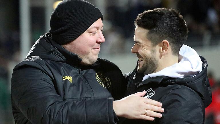 Schenkten sich vor Weihnachten gegenseitig Komplimente: Bayreuths Trainer Lukas Kling (links) und 05-Coach&nbsp; Victor Kleinhenz.