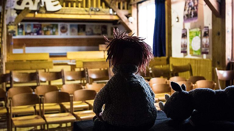 Vor der Vorstellung: Die Puppen warten im Theater Spielberg schon mal aufs Publikum. Vor der Vorstellung: Die Puppen warten im Theater Spielberg schon mal aufs Publikum.