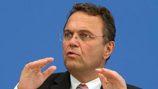 Hans-Peter Friedrich       -  Innenminister Friedrich feuert die Führung der Bundespolizei. Foto: Soeren Stache/Archiv