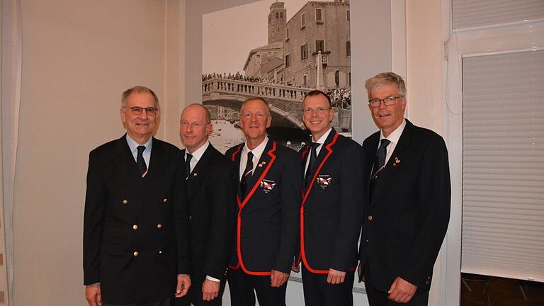 Der Vorstand des Ruderclubs (v.l.): Fritz Baumann, Egid Schlessing, Willi Pulvermüller, Hauke Hans (ausgeschiedener Vorsitzender) und Horst Masuch.