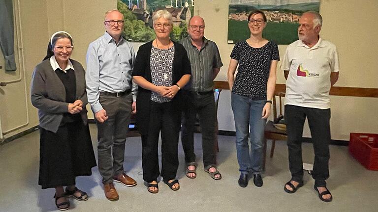 Das Organisationsteam mit den Experten (von links): Schwester Ulrike Stein, Stephan Schwab, Schwester Katharina Ganz, Marcus Schuck, Katrin Fuchs und Reinhold Grimm Das Organisationsteam mit den Experten (von links): Schwester Ulrike Stein, Stephan Schwab, Schwester Katharina Ganz, Marcus Schuck, Katrin Fuchs und Reinhold Grimm