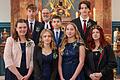 Konfirmation in Schernau: Lina Fröhlich, Emely Regnet, Fiona Zühlke und Jessica Salewski (vorne von links) sowie André Gerhard, Noah Stark und Florian Dorsch (hinten von links) und Pfarrer Ulrich Vogel.