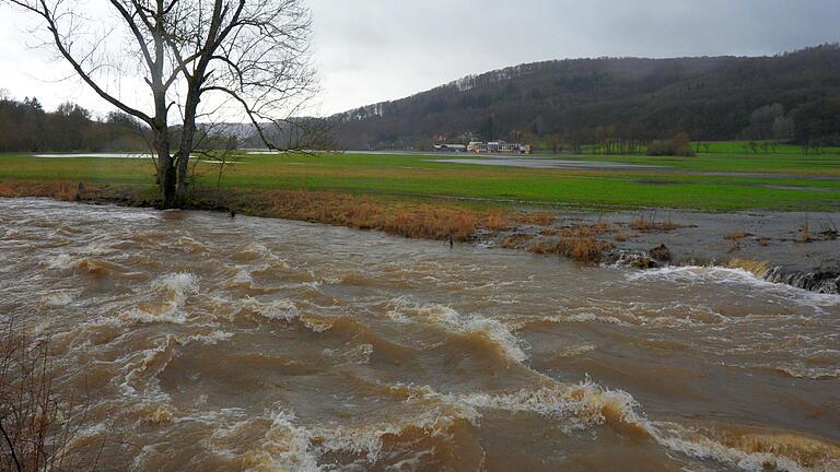 Bewegter als sonst ist die Saale bei Hochwasser an der Freipumpe im Norden. Bewegter als sonst ist die Saale bei Hochwasser an der Freipumpe im Norden.