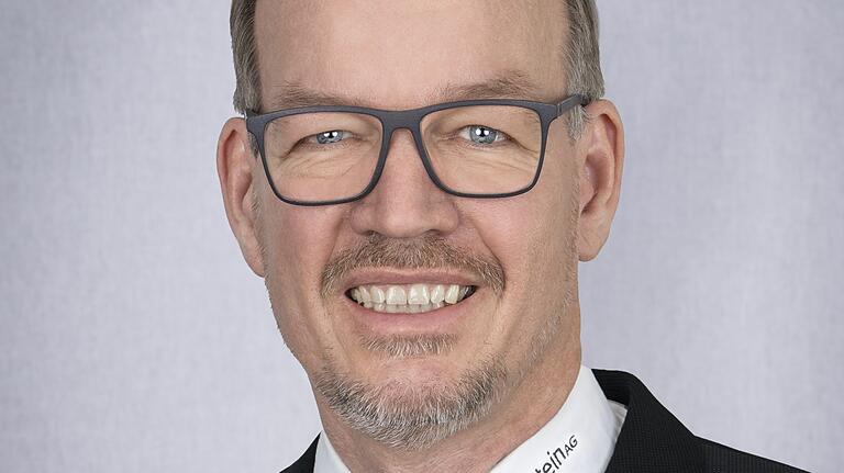 Christoph Rockenstein ist Gründer und Vorstand der 'rockenstein AG' in Würzburg. Das Unternehmen versteht sich als Internet-Service-Provider, das heißt, es unterstützt seine Kunden bei Themen wie Internet-Anbindung, Serverbetrieb und IT-Sicherheit. Christoph Rockenstein ist Gründer und Vorstand der 'rockenstein AG' in Würzburg. Das Unternehmen versteht sich als Internet-Service-Provider, das heißt, es unterstützt seine Kunden bei Themen wie Internet-Anbindung, Serverbetrieb und IT-Sicherheit.
