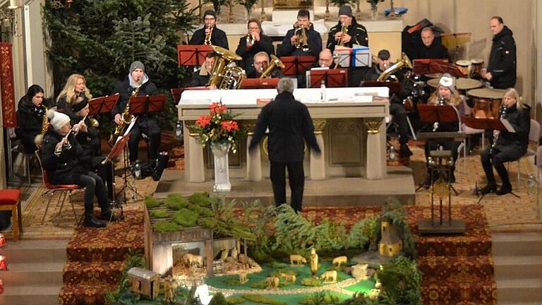 Bitte um Veröffentlichung Feuerwehrkapelle Reiterswiesen / Hospizverein Bad Kissingen       -  Die  Feuerwehrkapelle Reiterswiesen spielte in der St. Laurentius Kirche Reiterswiesen.