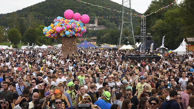 „Man muss das Leben tanzen' - so lautete 2017 das Motto des Tanzinsel-Festivals. Jetzt kommen wieder Tausende Musikfans nach Gemünden.