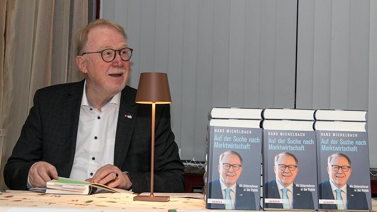 Nach 43 Jahren als Unternehmer in der Politik hat das frühere Mitglied des Bundestages, Hans Michelbach, seine Erlebnisse, Erfahrungen und Schlussfolgerungen jetzt in seinem Buch 'Auf der Suche nach Marktwirtschaft' zusammengefasst. Bei der Vorstellung seines Werkes las er einige Passagen daraus.