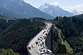 Die Tiroler Landesregierung will den Transitverkehr auf die Autobahnen lenken - wie hier auf die Europabrücke am Brenner. Foto: Sven Hoppe/dpa       -  Bayern, Tirol und Südtirol wollen den Streit über die Brennerroute lösen.