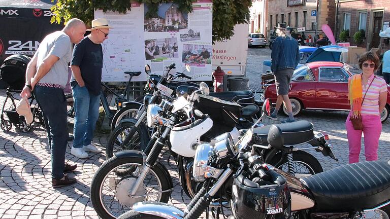 Auch alte Motorräder waren zu sehen. - Auch alte Motorräder waren zu sehen. Auch alte Motorräder waren zu sehen. - Auch alte Motorräder waren zu sehen.