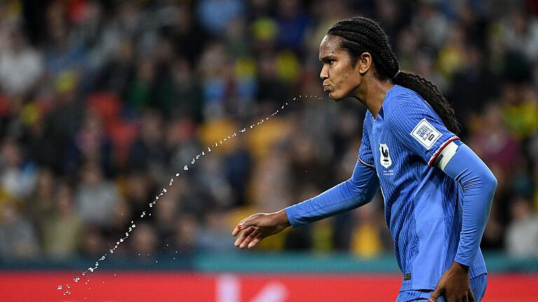 Wendie Renard - Von Wendie Renards Spritzigkeit will Olympique Lyon auch künftig profitieren. Wendie Renard - Von Wendie Renards Spritzigkeit will Olympique Lyon auch künftig profitieren.