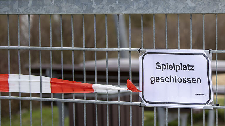 Corona-Krise: Die Freiheit der Bürger wurde eingeschränkt, viele Bereiche des öffentlichen Lebens geschlossen. Unser Bild zeigt einen gesperrten Spielplatz in Würzburg.