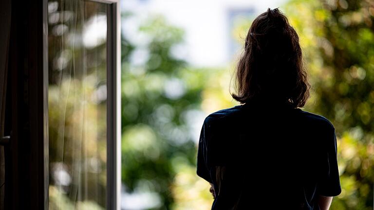 Weihnachten allein oder mit Fremden verbringen, sollte normalisiert werden, meint die Würzburgerin Annika Hendrich. Weihnachten allein oder mit Fremden verbringen, sollte normalisiert werden, meint die Würzburgerin Annika Hendrich.