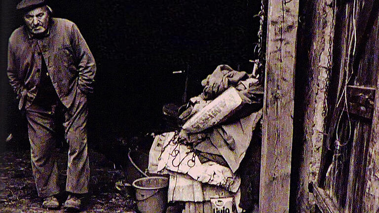 Menschen mit Ecken und Kanten, gezeichnet vom Leben und der Arbeit, sind in dem Porträtband 'Reste einer Zeit' zu sehen. Menschen mit Ecken und Kanten, gezeichnet vom Leben und der Arbeit, sind in dem Porträtband 'Reste einer Zeit' zu sehen.