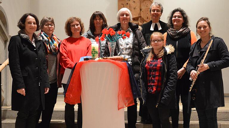 Ein ökumenisches Team mit den Musikerinnen Ilka Friedel (von rechts) und Andrea Oehme und Pfarrerin Gerhild Ehrmann ließ die slowenische Gottesdienstordnung zum Weltgebetstag in der Christuskirche lebendig werden.