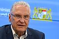 Bayerns Innenminister Joachim Herrmann       -  Joachim Herrmann ist mit dem Koalitionsvertrag zufrieden. (Archivbild)