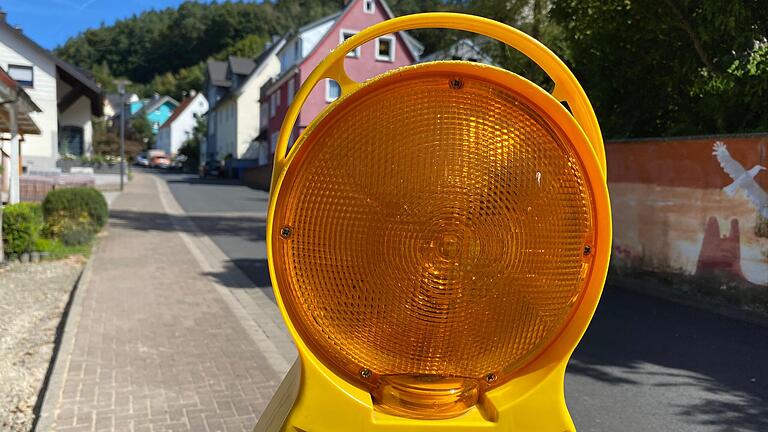 Der Glasfaserausbau in Frammersbach hatte im Sommer im Linderbachweg begonnen. Doch schon nach wenigen Tagen wurden die von der Firma GlasfaserPlus beauftragten Arbeiten eingestellt. Grund: Die Gemeinde hatte Mängel festgestellt. Im Februar soll es nun weitergehen.