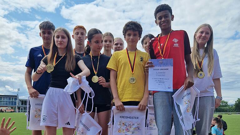 Die Schülerinnen und Schüler des siegreichen Teams der Mittelschule Ochsenfurt.