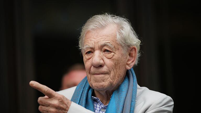 Schauspieler Sir Ian McKellen       -  Ian McKellen leidet nach seinem Bühnensturz in einem Londoner Theater noch unter Schmerzen.