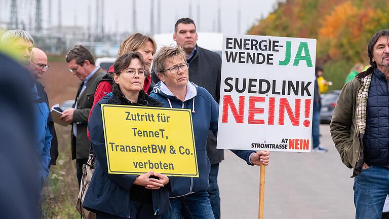 Wie hier im Oktober 2022 bei Bergrheinfeld gibt es seit Jahren vor allem im Raum Schweinfurt Widerstand gegen SuedLink. Die überregionale Stromtrasse gilt als eines der wichtigsten Vorhaben der bundesdeutschen Energiewende.