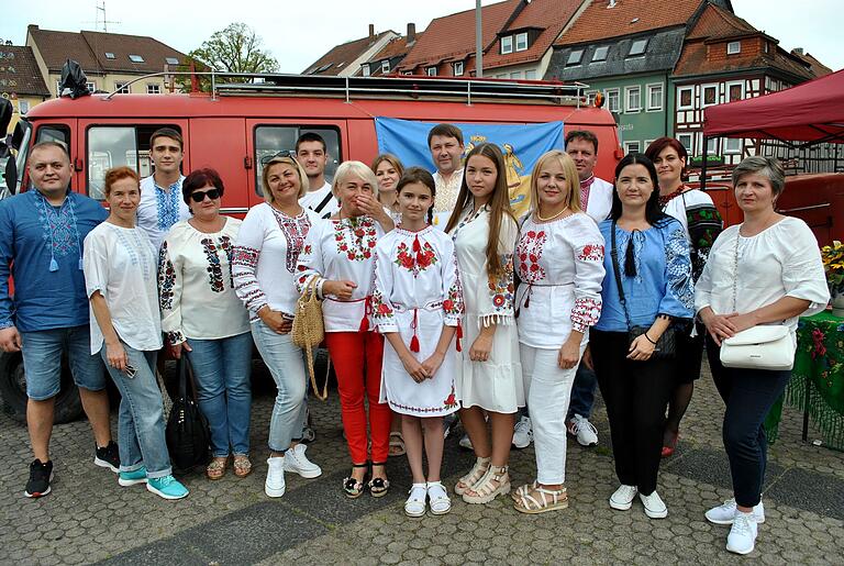 Viele Geflüchtete aus der Ukraine feierten gemeinsam und zeigten ihre Trachten.