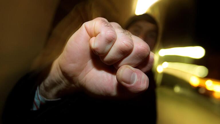27 Fälle von gefährlicher und schwerer Körperverletzung beschäftigten die Mellrichstädter Polizei im vergangenen Jahr. 2022 waren es noch zehn. 27 Fälle von gefährlicher und schwerer Körperverletzung beschäftigten die Mellrichstädter Polizei im vergangenen Jahr. 2022 waren es noch zehn.