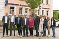 Im Bild (von links): Martin Mahler (Leiter der Gebietsdirektion), Sascha Tyborcyk (Agenturmanager), Armin Stelzner, Günter Zimmermann, Barbara Müller (Firmenberaterin), Christopher Hansel, Ann-Kristin Zimmermann, Christine Platzer, Kerstin Lemmerm...       -  Im Bild (von links): Martin Mahler (Leiter der Gebietsdirektion), Sascha Tyborcyk (Agenturmanager), Armin Stelzner, Günter Zimmermann, Barbara Müller (Firmenberaterin), Christopher Hansel, Ann-Kristin Zimmermann, Christine Platzer, Kerstin Lemmermann und Meike Muth