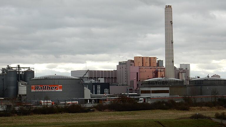 Das Gemeinschaftskraftwerk am Schweinfurter Hafenbecken. Trotz Brand im Müllbunker lief der Betrieb.