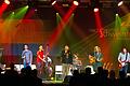 Dreiviertelblut: Volksmusik zwischen Rock und Jazz. Im Bild Sebastian Horn (Gesang), Gerd Baumann (Gitarre, Gesang), Dominik Globe (Flügelhorn, Trompete, Gesang), Florian Riedl (Klarinette, Baß-Klarinette), Florin Mück (Schlagzeug) und Luke Cyrus Goetze (Gitarre, Lapsteel, Dobro)