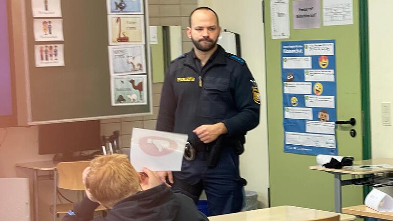 Marvin Mögle zu Gast an der Mittelschule Marktheidenfeld.