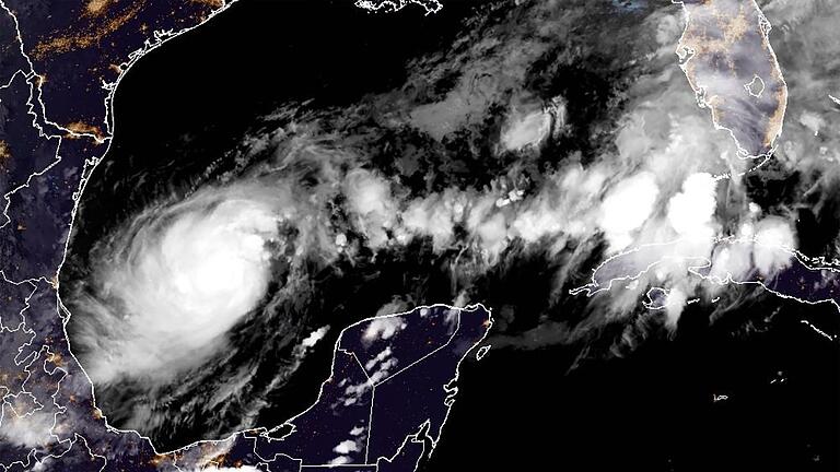 Sturm &bdquo;Milton&rdquo; vor Florida       -  Schon wieder steuert ein gefährlicher Hurrikan auf Florida zu.