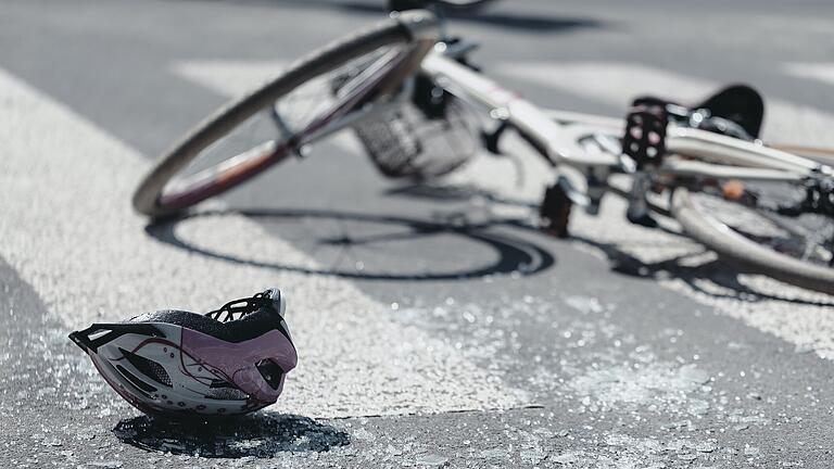 Symbolbild: Am Berliner Ring wurde eine Fahrradfahrerin bei einem Unfall schwer verletzt. Symbolbild: Am Berliner Ring wurde eine Fahrradfahrerin bei einem Unfall schwer verletzt.