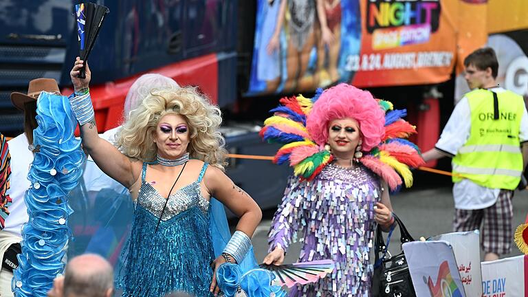 Christopher Street Day (CSD) in Bremen       -  Vielfalt und Toleranz beim Christopher Street Day.