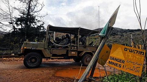 Auf Patrouille: Nach dem Luftangriff auf Syrien hat Israel seine Militärpräsenz an der Grenze zum Libanon verstärkt.
