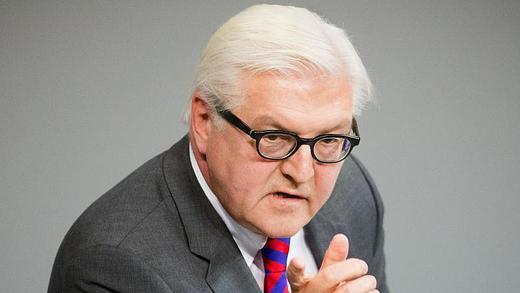 SPD Außenminister Frank-Walter Steinmeier       -  Frank-Walter Steinmeier ging in der Debatte über angebliche Armutszuwanderung auf Distanz zu der CSU. Foto: Michael Kappeler