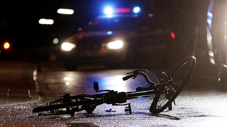 Die Zahl der Unfälle mit Fahrradfahrern stieg in Bayern in 2020 gegen den Trend an. Oft liegt die Schuld laut Polizei bei den Radlern selbst. Die Zahl der Unfälle mit Fahrradfahrern stieg in Bayern in 2020 gegen den Trend an. Oft liegt die Schuld laut Polizei bei den Radlern selbst.