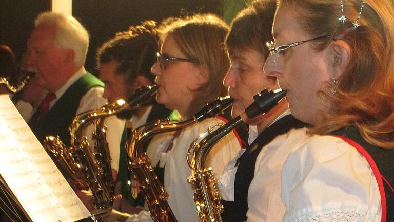 Saxophone spielten eine tragende Rolle beim gut besuchten Frühjahrskonzert der Stadtkapelle. - Saxophone spielten eine tragende Rolle beim gut besuchten Frühjahrskonzert der Stadtkapelle. Saxophone spielten eine tragende Rolle beim gut besuchten Frühjahrskonzert der Stadtkapelle. - Saxophone spielten eine tragende Rolle beim gut besuchten Frühjahrskonzert der Stadtkapelle.