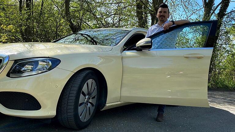 Taxifahrer Salvatore Lalomia ist auch während der Corona-Krise im Raum Würzburg unterwegs. Taxifahrer Salvatore Lalomia ist auch während der Corona-Krise im Raum Würzburg unterwegs.