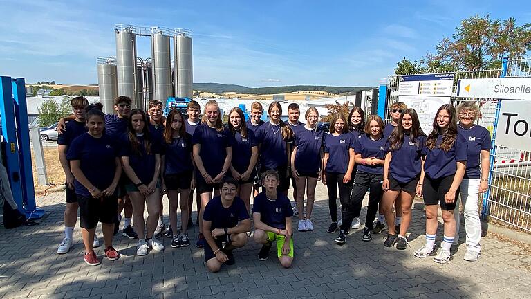 Schüler der Udo-Lindenberg-Mittelschule Mellrichstadt erlaufen sich beim Spendenlauf 'Lisi Run' 1000 Euro.