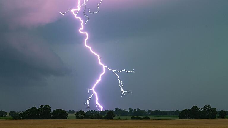 Auch durch Unterfranken zogen am Donnerstagabend teils heftige Gewitter. (Symbolbild)