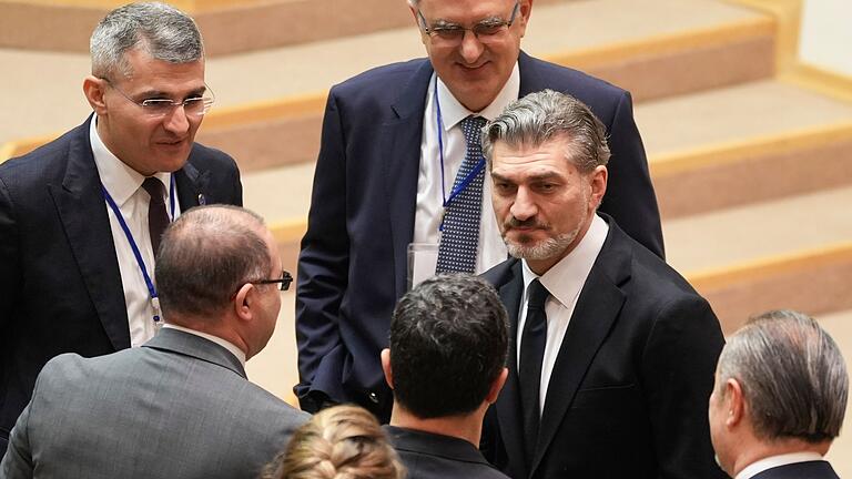 Präsidentenwahl in Georgien       -  In Georgien ist mit dem Ex-Fußballer Michail Kawelaschwili der Kandidat der Regierungspartei Georgischer Traum zum neuen Präsidenten gewählt worden.