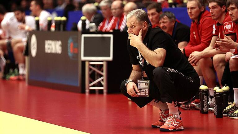 HANDBALL EHF EM 2014 CZE vs AUT HERNING DAENEMARK 12 JAN 14 DIVERS HANDBALL EHF Europameiste       -  Vladimir Haber (im Bild vorne) grübelt an der Taktik der HSC-All-Star-Mannschaft.