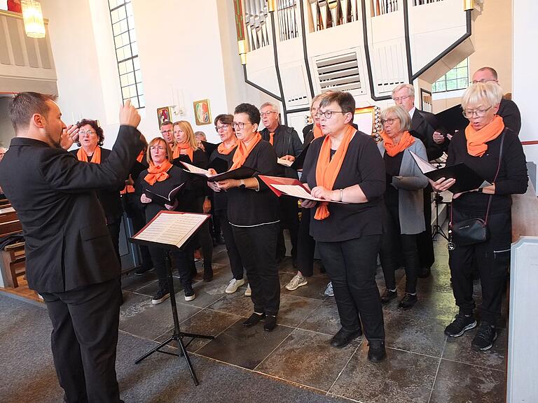 Die Thierbachsänger Gaukönigshofen wirkten mit bei dem festlichen Gedenkgottesdienst in der Acholshäuser Kirche Die Thierbachsänger Gaukönigshofen wirkten mit bei dem festlichen Gedenkgottesdienst in der Acholshäuser Kirche