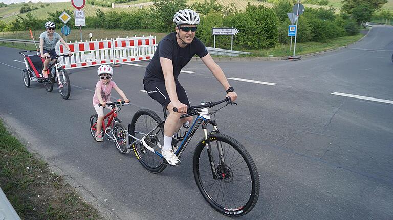 Mama und Papa betätigten sich als Zugmaschinen für den Nachwuchs.