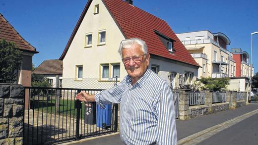 Die Anfänge:  Im Anbau und im Garten des hellen Hauses in der Glauberstraße war der erste Bauhof der Firma Ehrenfels, erinnert sich Hugo Gold.