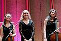 Werden stürmisch gefeiert (von links): Elene Meipariani, Violine, Elisabeth Brauß (Klavier), und Anastasia        Kobekina, (Cello). Thomas Ahnert       -  Werden stürmisch gefeiert (von links): Elene Meipariani, Violine, Elisabeth Brauß (Klavier), und Anastasia        Kobekina, (Cello). Thomas Ahnert