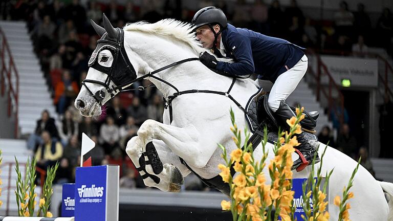 Springreiten Weltcup in Helsinki - Hans-Dieter Dreher gewinnt das Weltcup-Springen in Mechelen. Springreiten Weltcup in Helsinki - Hans-Dieter Dreher gewinnt das Weltcup-Springen in Mechelen.