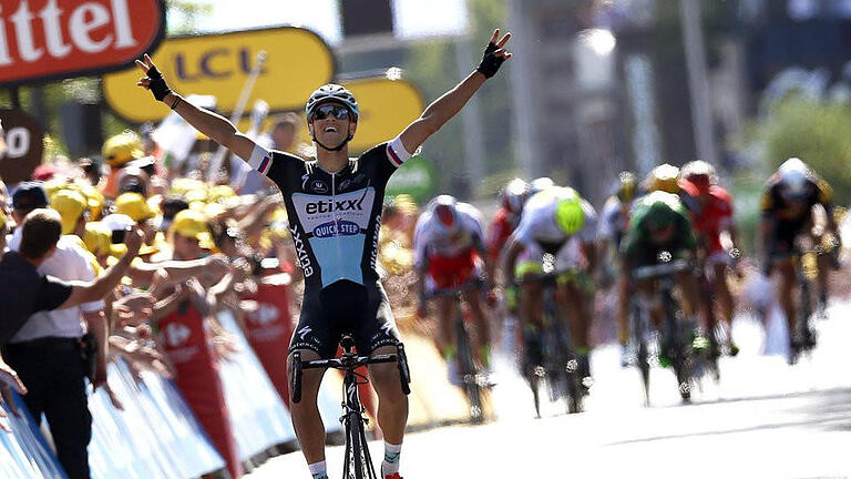 Etappensieger       -  Unterdessen fährt Martins Teamkollege Zdenek Stybar in Le Havre den Tagessieg ein. Foto: Sebastien Nogier