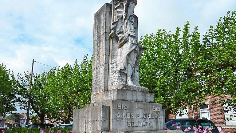 Denkmal: In der Ortsmitte erinnert Fournes-en-Weppes an die Gefallenen des Ersten Weltkriegs.